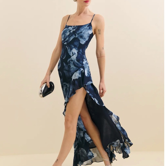 Reformation Dresses & Skirts - Reformation Winola dress